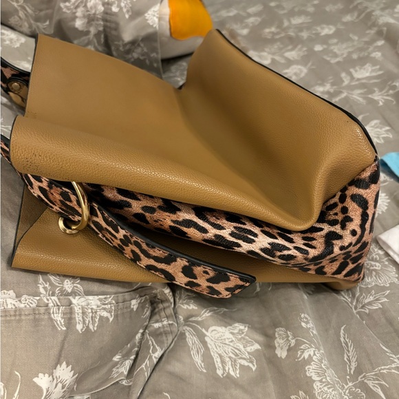 Stylish Tan Tote Bag with Leopard Print Accents - Picture 7 of 8